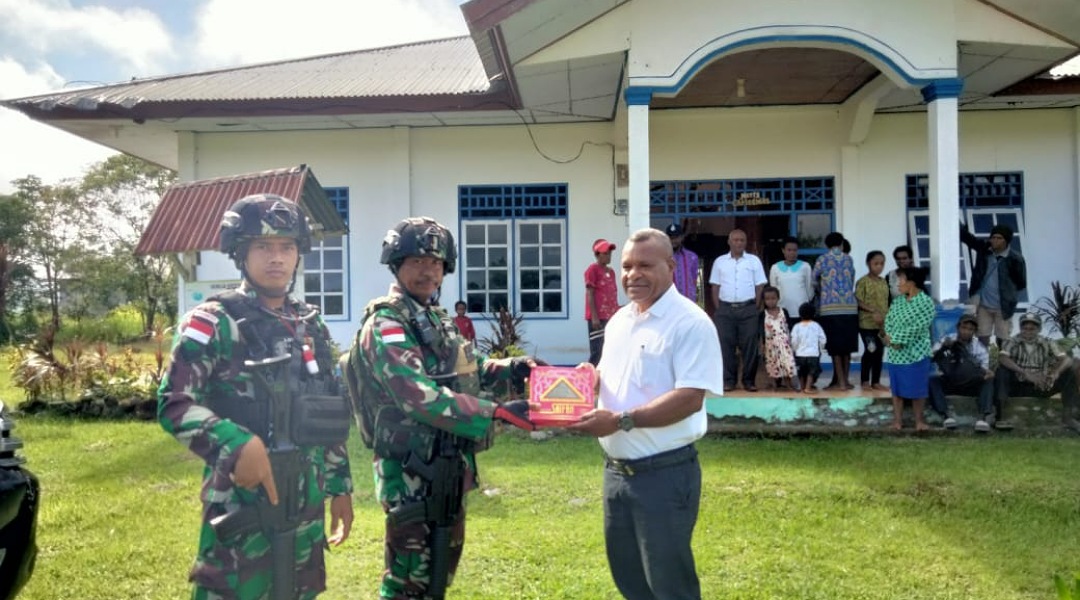 Keakraban Satgas Yonif Raider 142/KJ Dengan Tokoh Agama