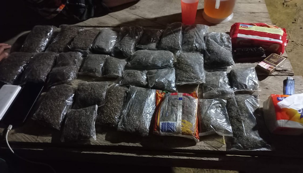 Satgas Pamtas RI-PNG Yonif 132/BS Kembali Berhasil Menggagalkan Upaya Pengedaran Ganja Seberat 1,5 kg