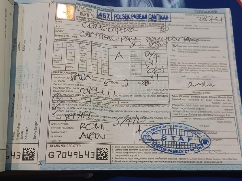 Di berlakukan nya lagi tilang manual di manfaatkan sebagai oknum nakal untuk pungli.
