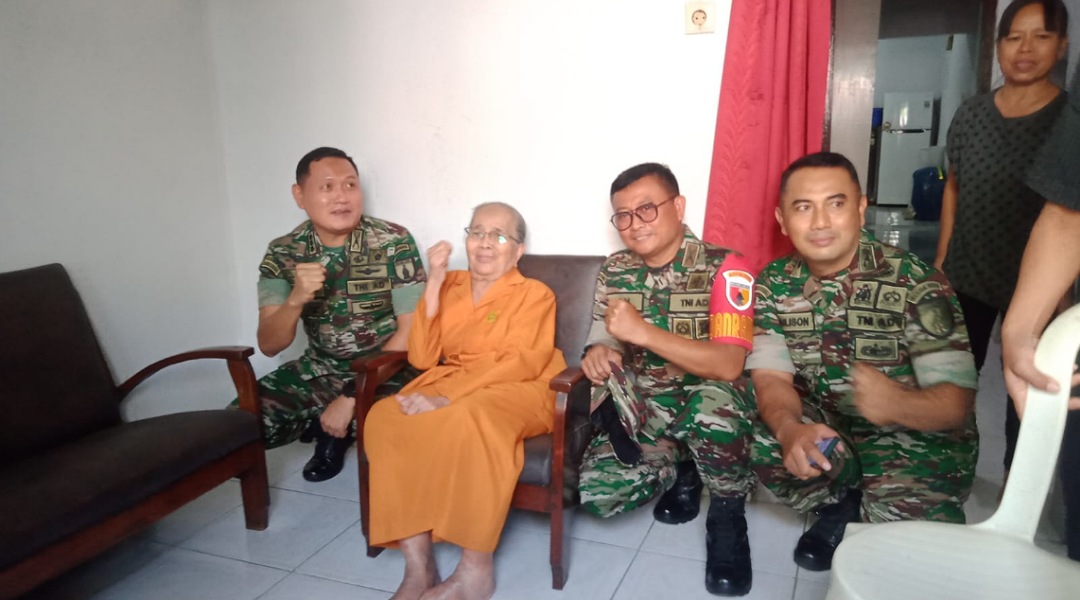 Jalin silaturahmi Komandan Kodim (Dandim) 0831/ST Datangi ke Rumah Para Veteran dan Warakawuri