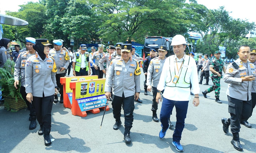 Ops Ketupat Semeru 2023, Kapolda Jatim Cek Pospam dan Posyan di Surabaya Raya