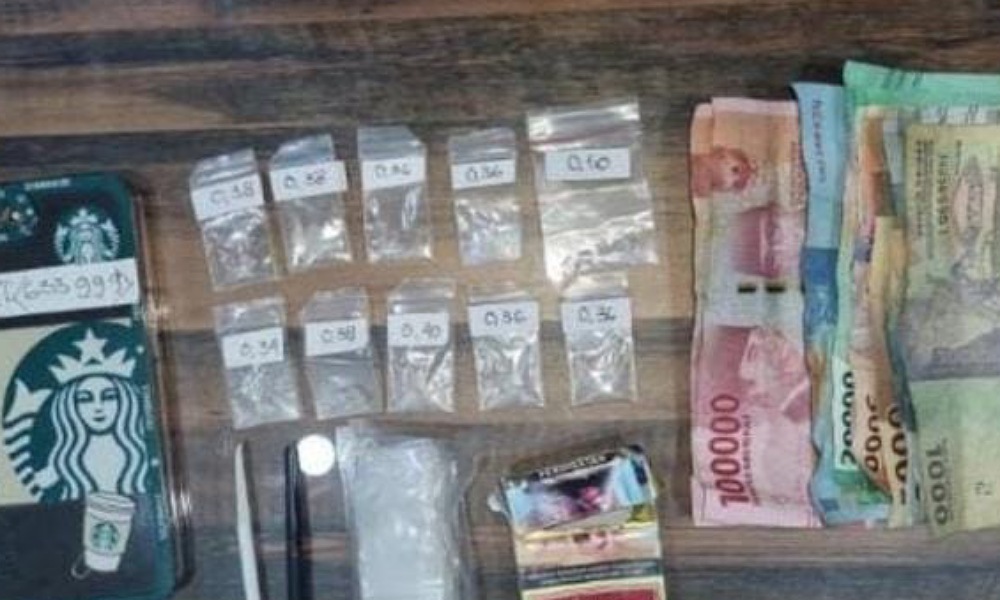 Tak Sadar Diintai Polisi, Pekerja Kuli Bangunan Edarkan Sabu Ditangkap