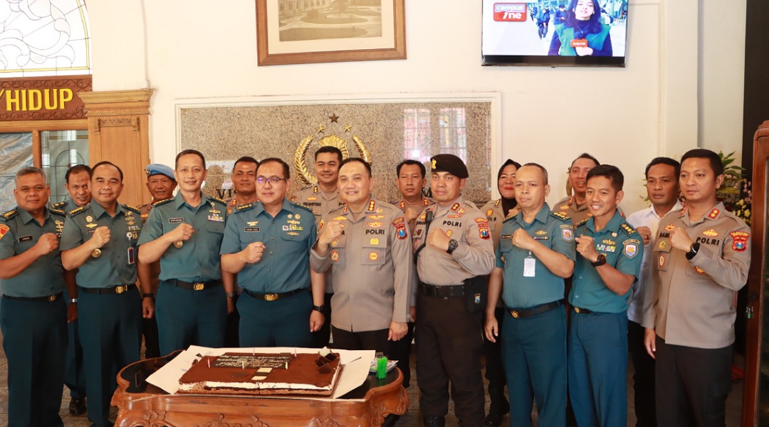 Polrestabes Kedatangan Tamu Dari Jajaran TNI, Beri Ucapan Selamat HUT Polri ke 77