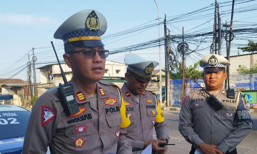 Satlantas Polres Pelabuhan Tanjung Perak, Berikan Sosialisasi dan Teguran Kepada Para Sopir Roda 4 Maupun xiomi Roda 6