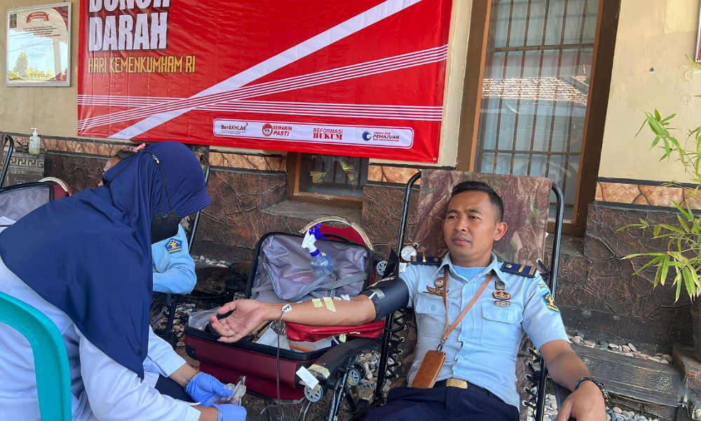 Lapas Narkotika Kelas IIA Pamekasan Gelar Kegiatan Donor Darah Memperingati Hari Kemenkumham RI